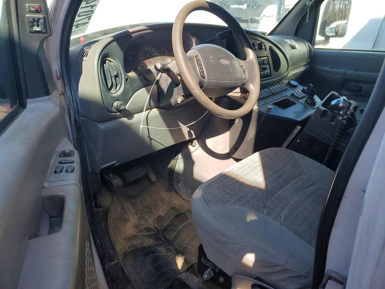 2002 FORD ECONOLINE E450 SUPER DUTY CUTAWAY VAN photo 15