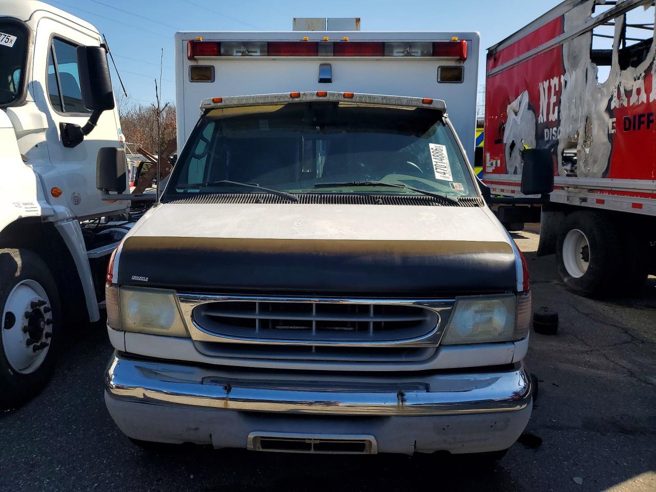 2002 FORD ECONOLINE E450 SUPER DUTY CUTAWAY VAN photo 9