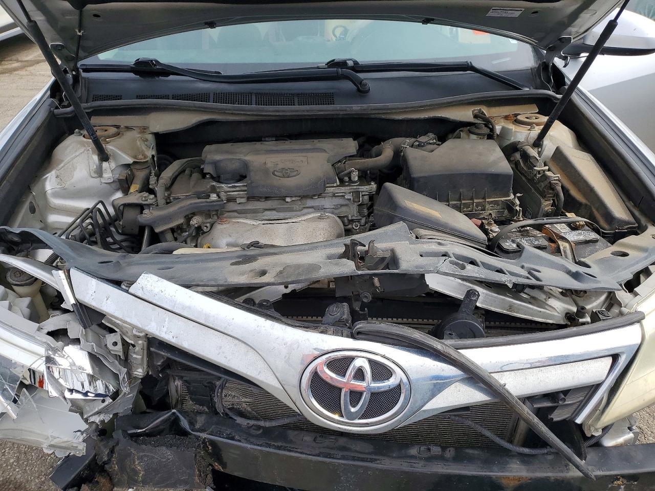 2013 TOYOTA CAMRY LE photo 11