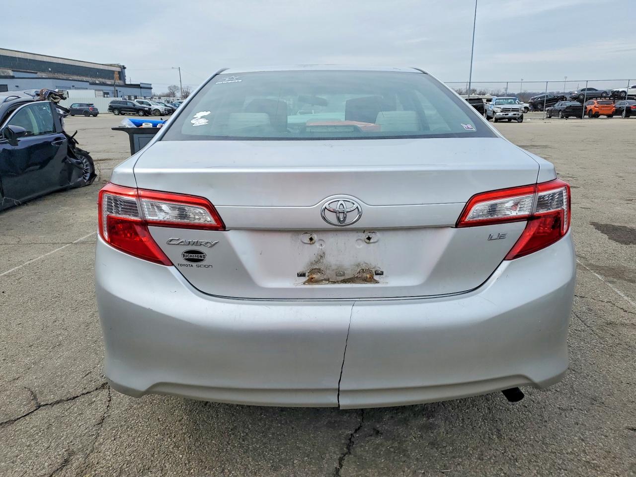 2013 TOYOTA CAMRY LE photo 6