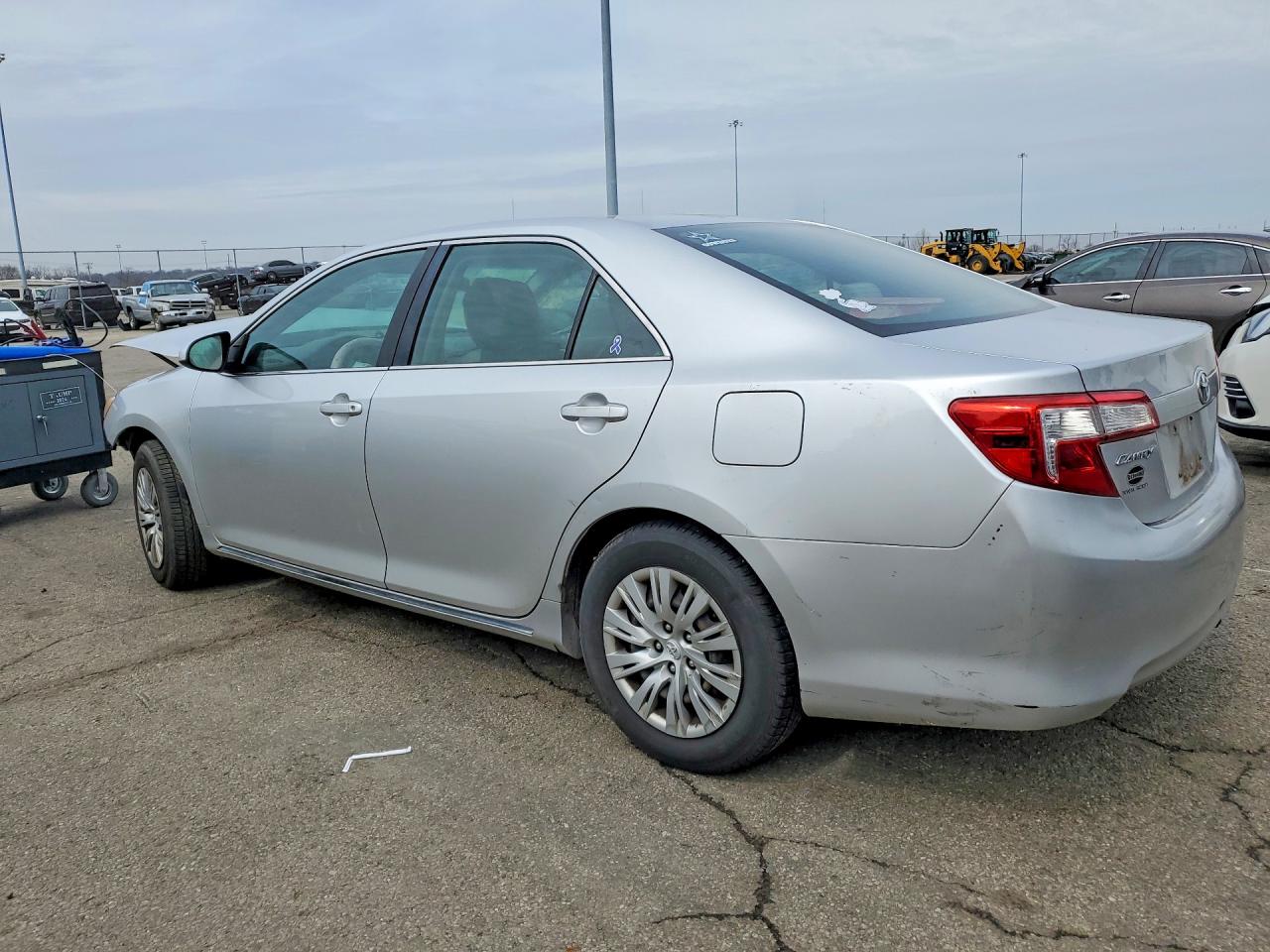 2013 TOYOTA CAMRY LE photo 2