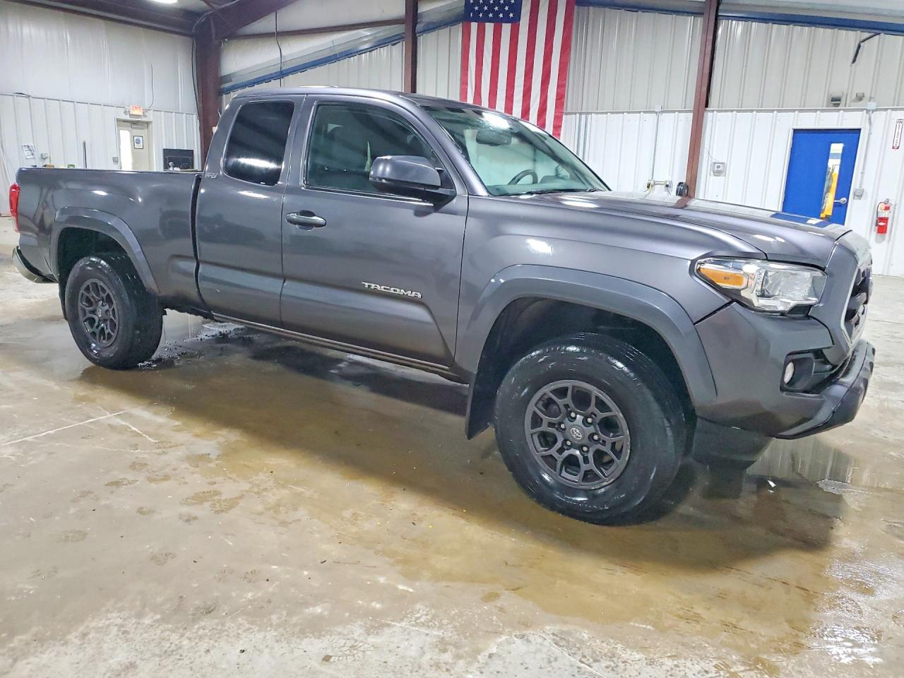 2017 TOYOTA TACOMA photo 7