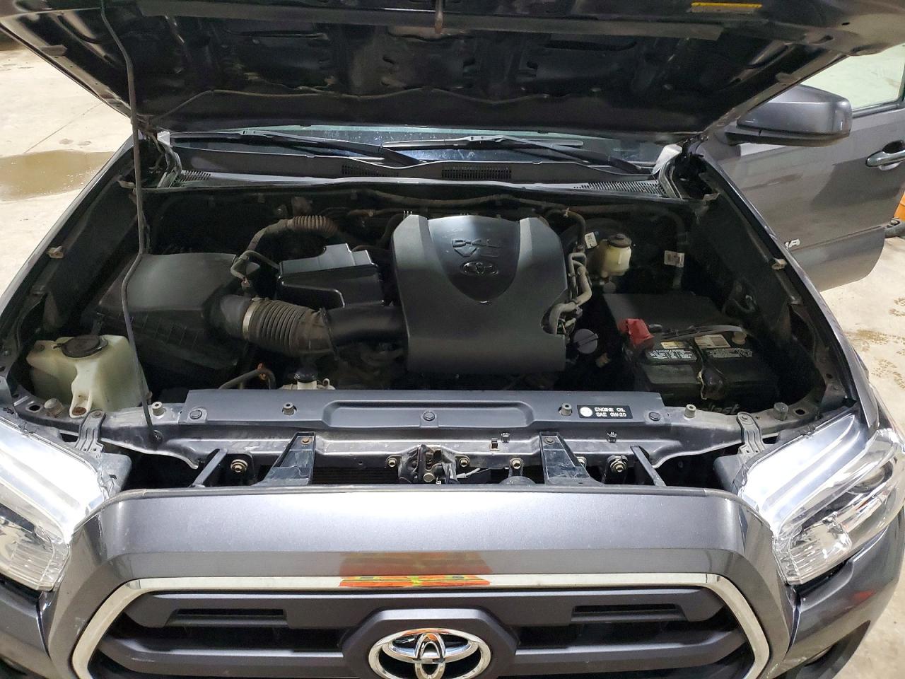 2017 TOYOTA TACOMA photo 21
