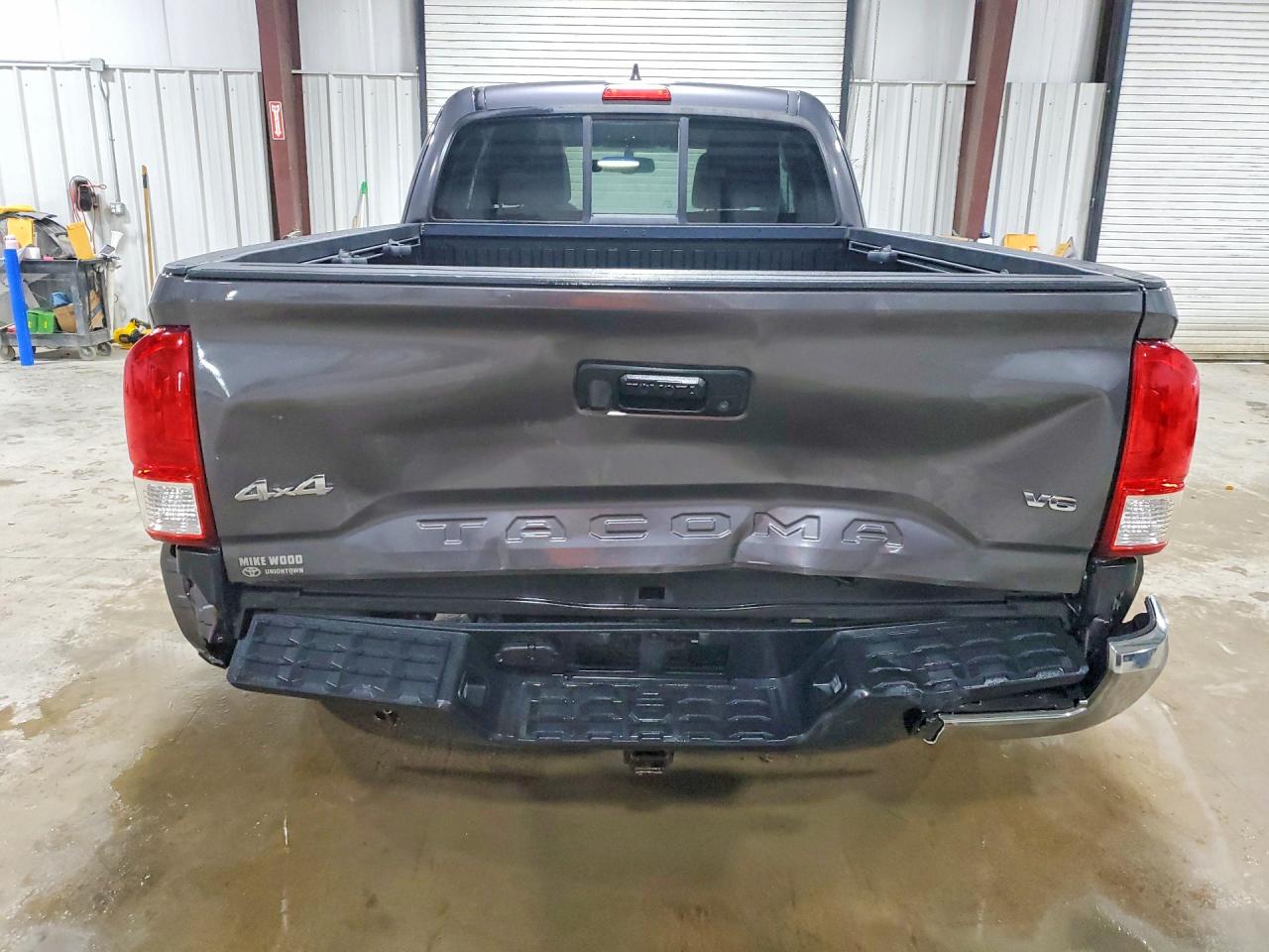 2017 TOYOTA TACOMA photo 11