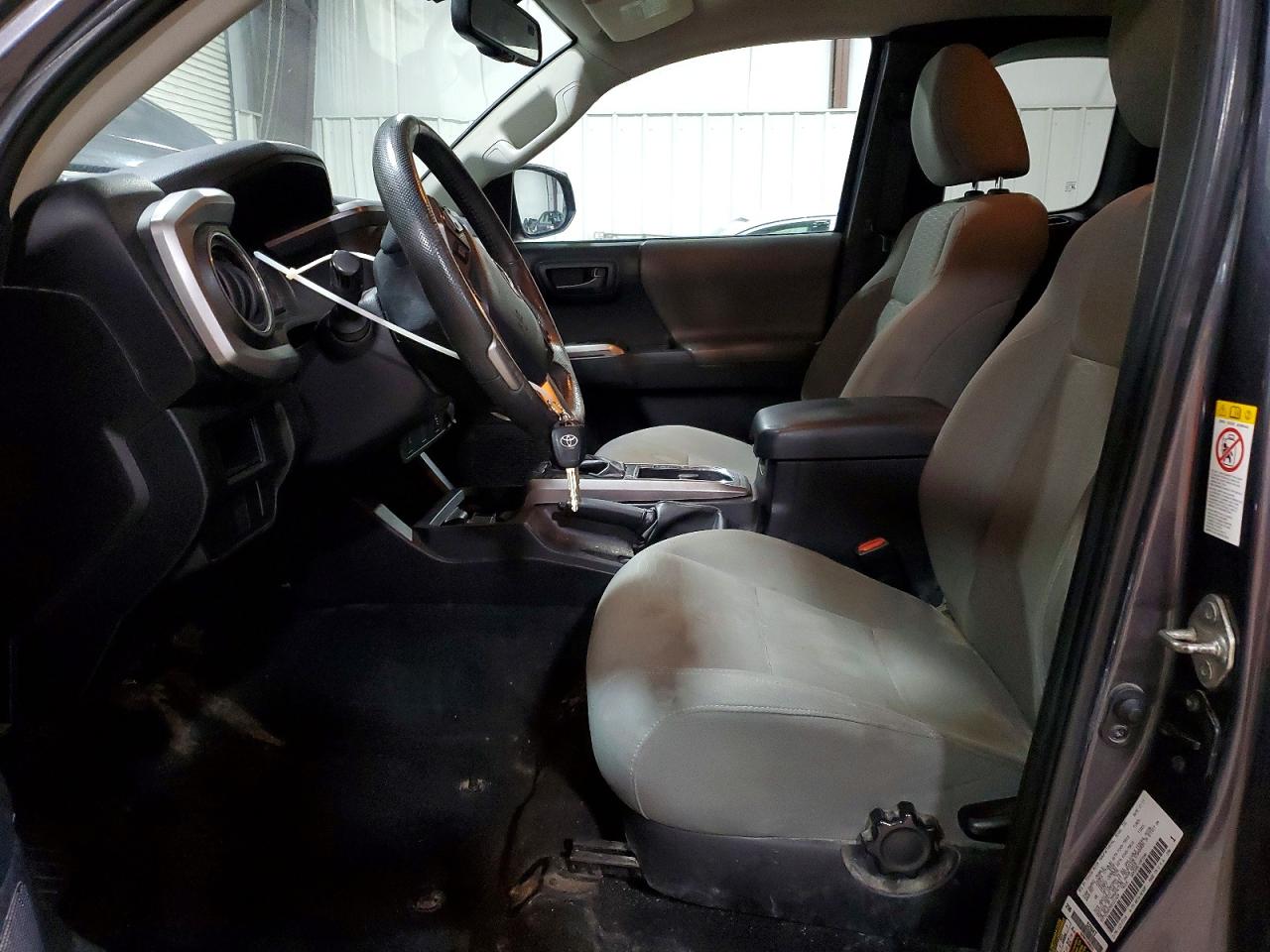 2017 TOYOTA TACOMA photo 13