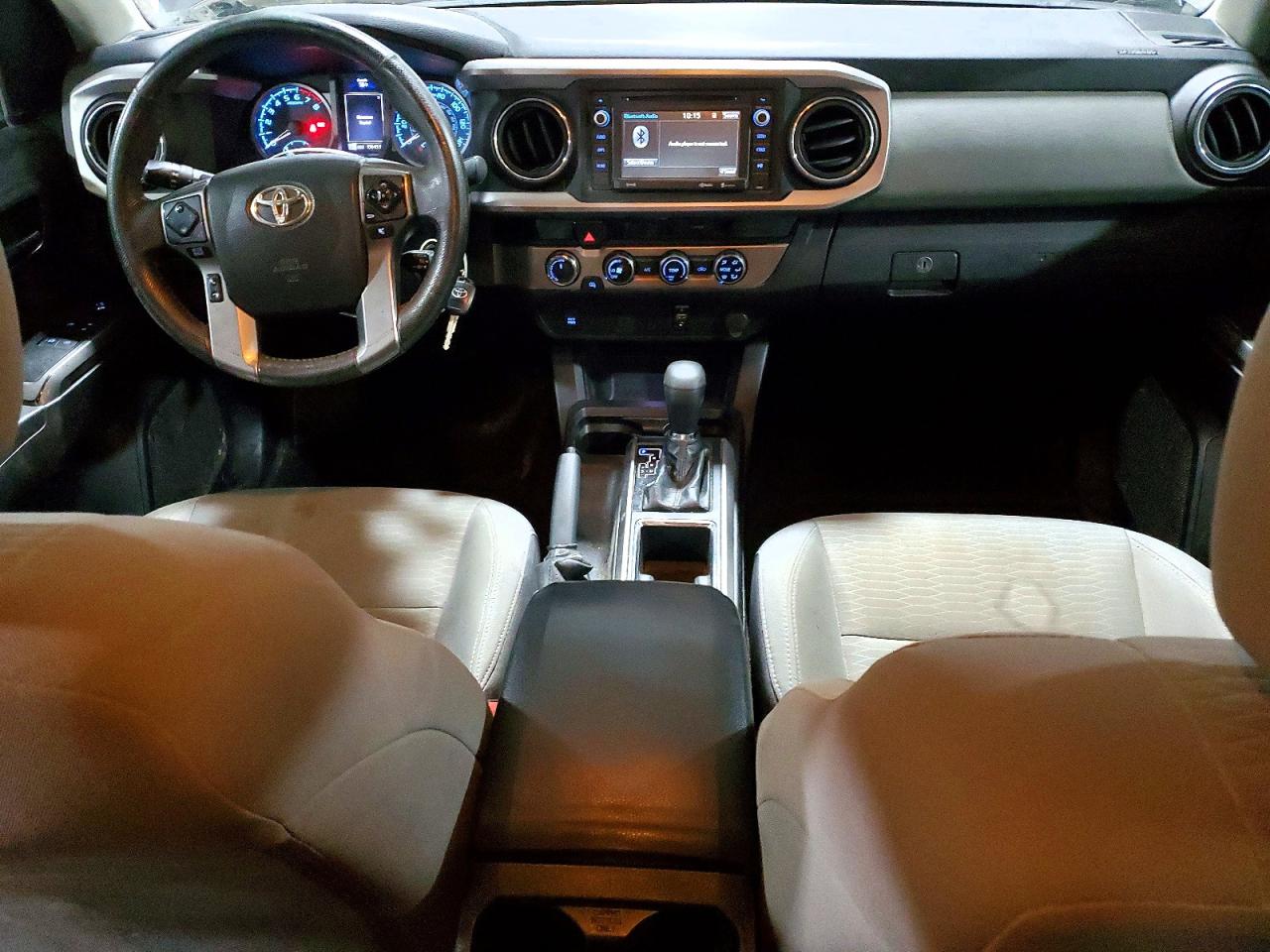 2017 TOYOTA TACOMA photo 15