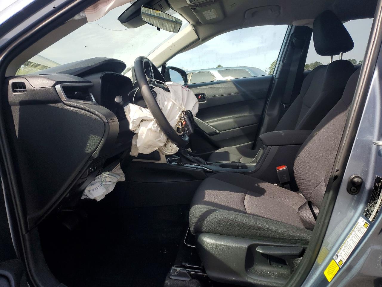 2024 TOYOTA COROLLA CROSS LE photo 19