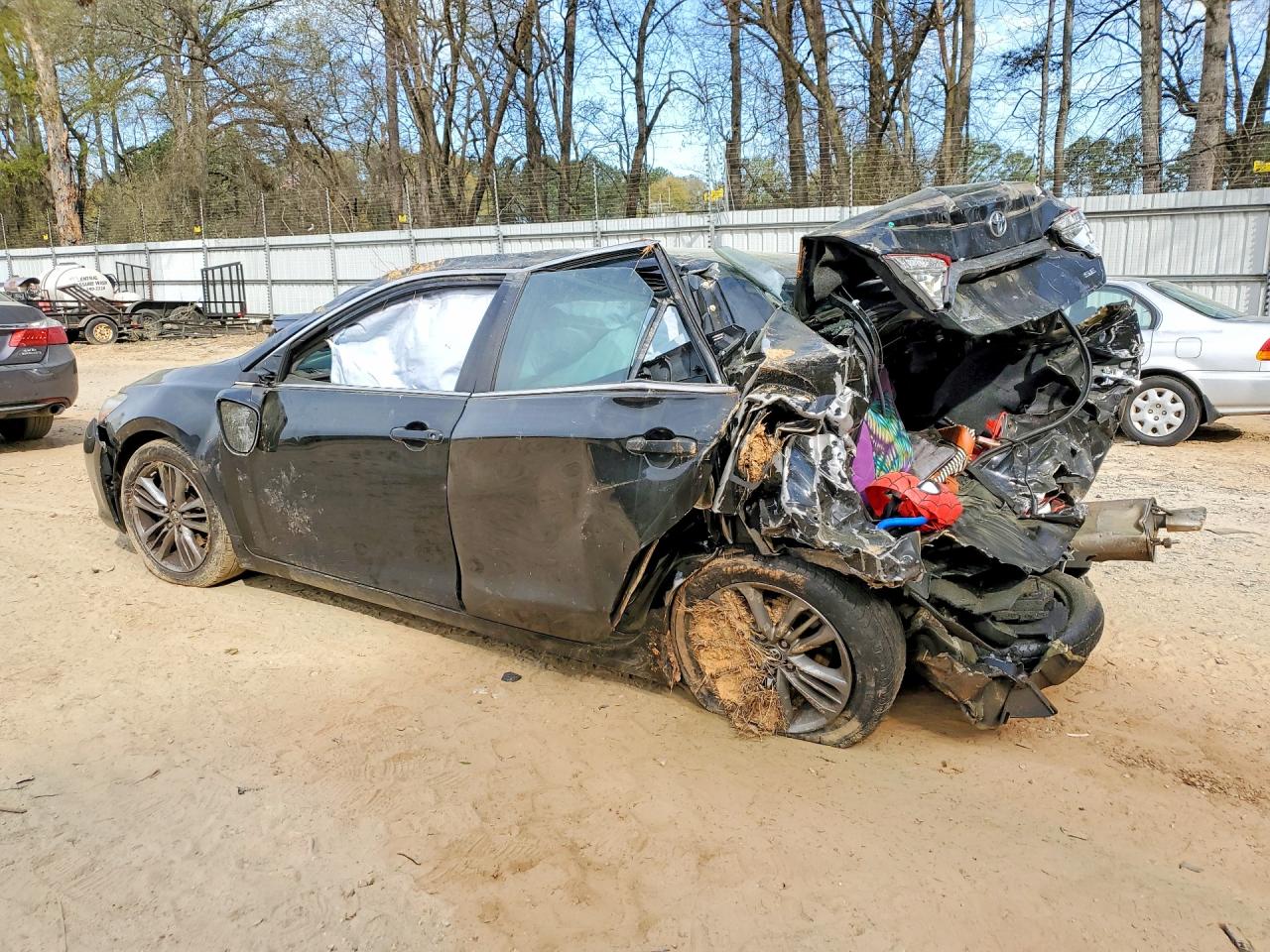 2015 TOYOTA CAMRY SE photo 3