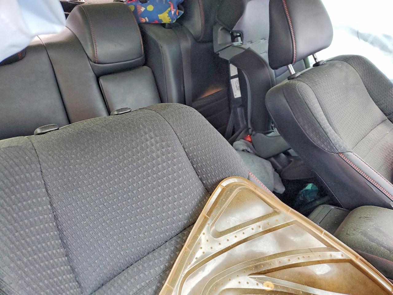 2015 TOYOTA CAMRY SE photo 19