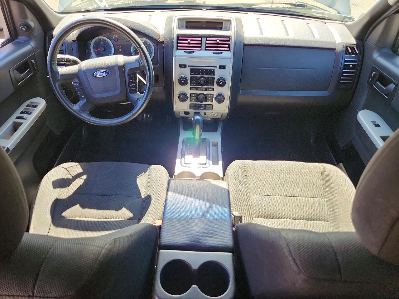 2010 FORD ESCAPE XLT photo 8