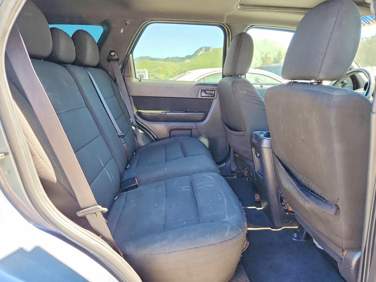 2010 FORD ESCAPE XLT photo 11
