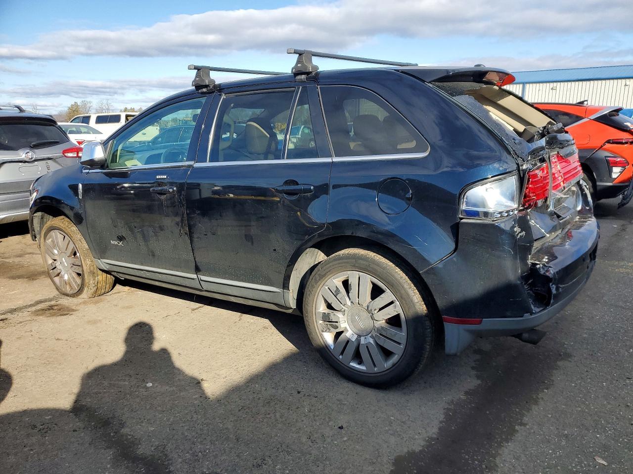 2008 LINCOLN TOWNHOUSE MKX photo 3