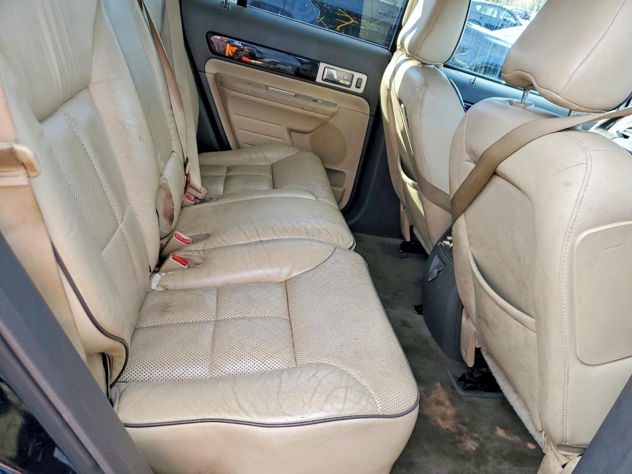 2008 LINCOLN TOWNHOUSE MKX photo 21