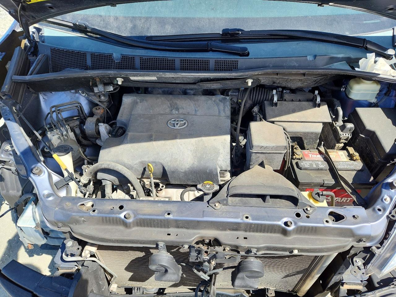 2015 TOYOTA SIENNA LE 8-PASSENGER photo 11