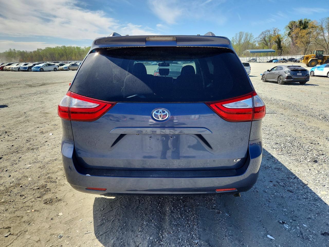 2015 TOYOTA SIENNA LE 8-PASSENGER photo 6