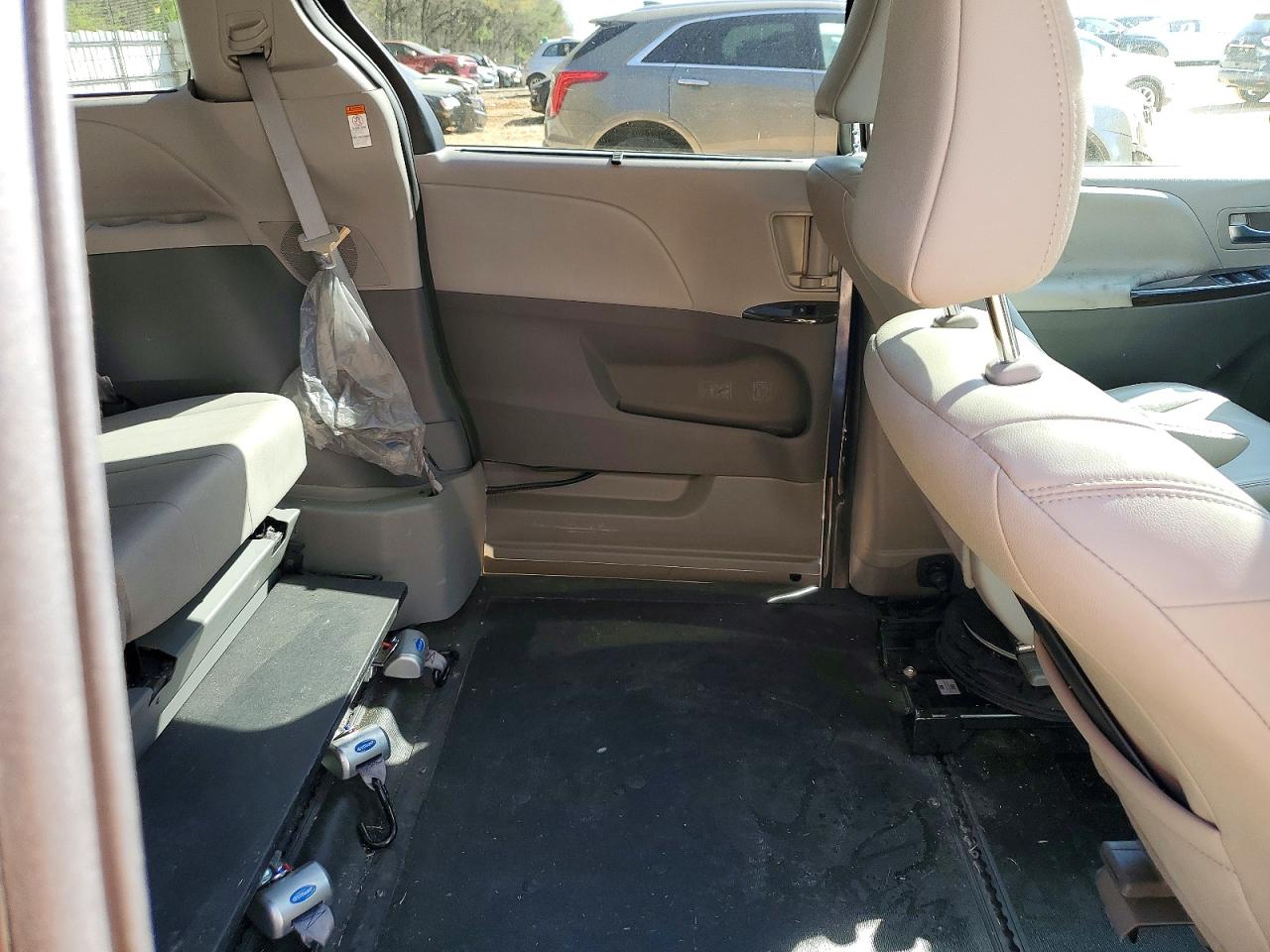 2020 TOYOTA SIENNA XLE 8-PASSENGER photo 31