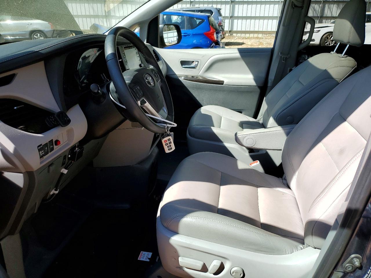 2020 TOYOTA SIENNA XLE 8-PASSENGER photo 19
