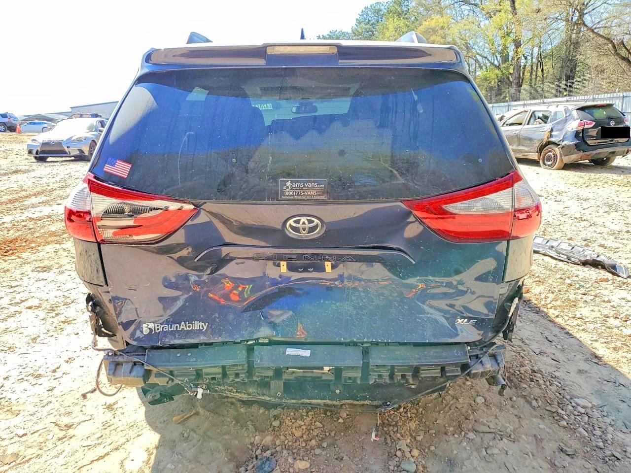2020 TOYOTA SIENNA XLE 8-PASSENGER photo 16