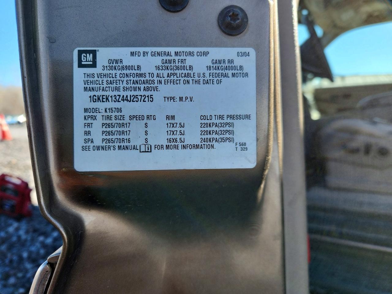 2004 GMC YUKON photo 23