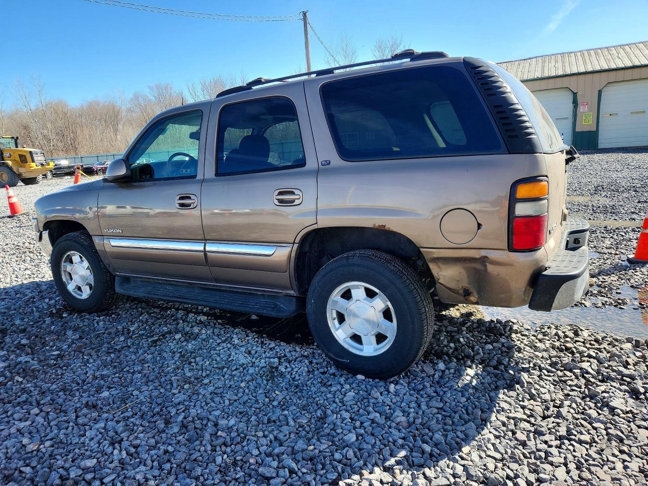 2004 GMC YUKON photo 3