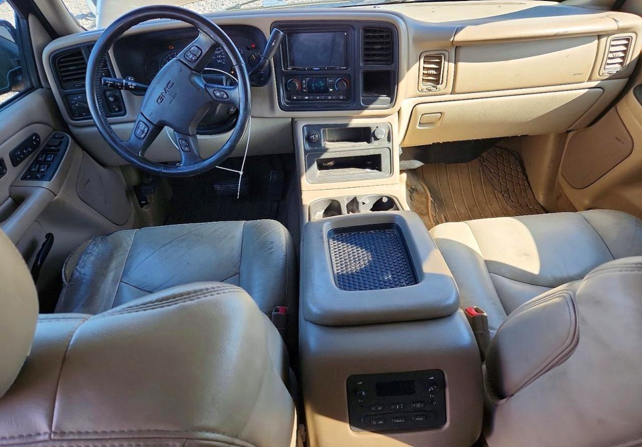 2004 GMC YUKON photo 15