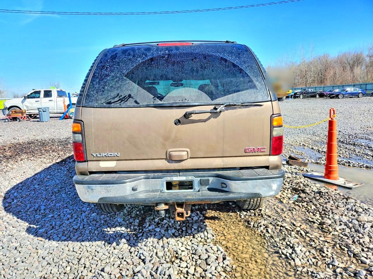 2004 GMC YUKON photo 11