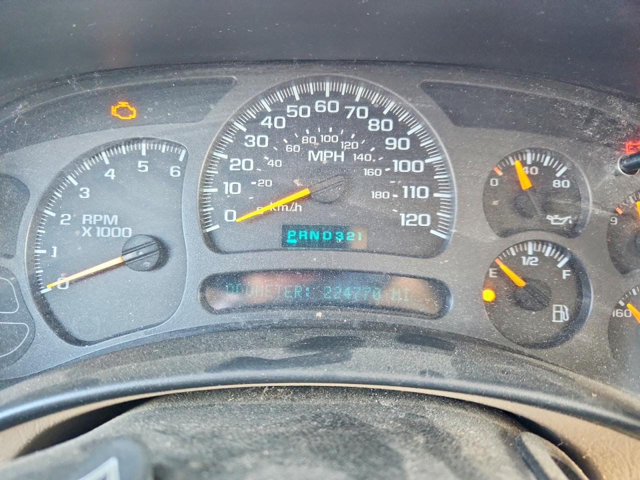 2004 GMC YUKON photo 17