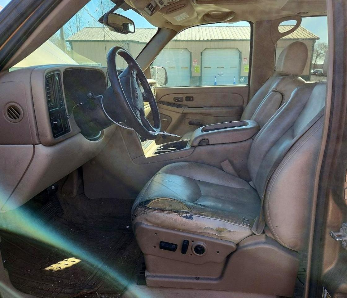2004 GMC YUKON photo 13