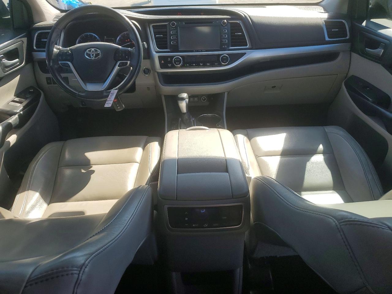 2018 TOYOTA HIGHLANDER XLE photo 15