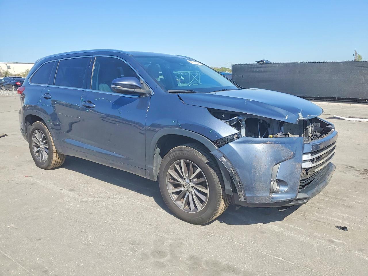 2018 TOYOTA HIGHLANDER XLE photo 7