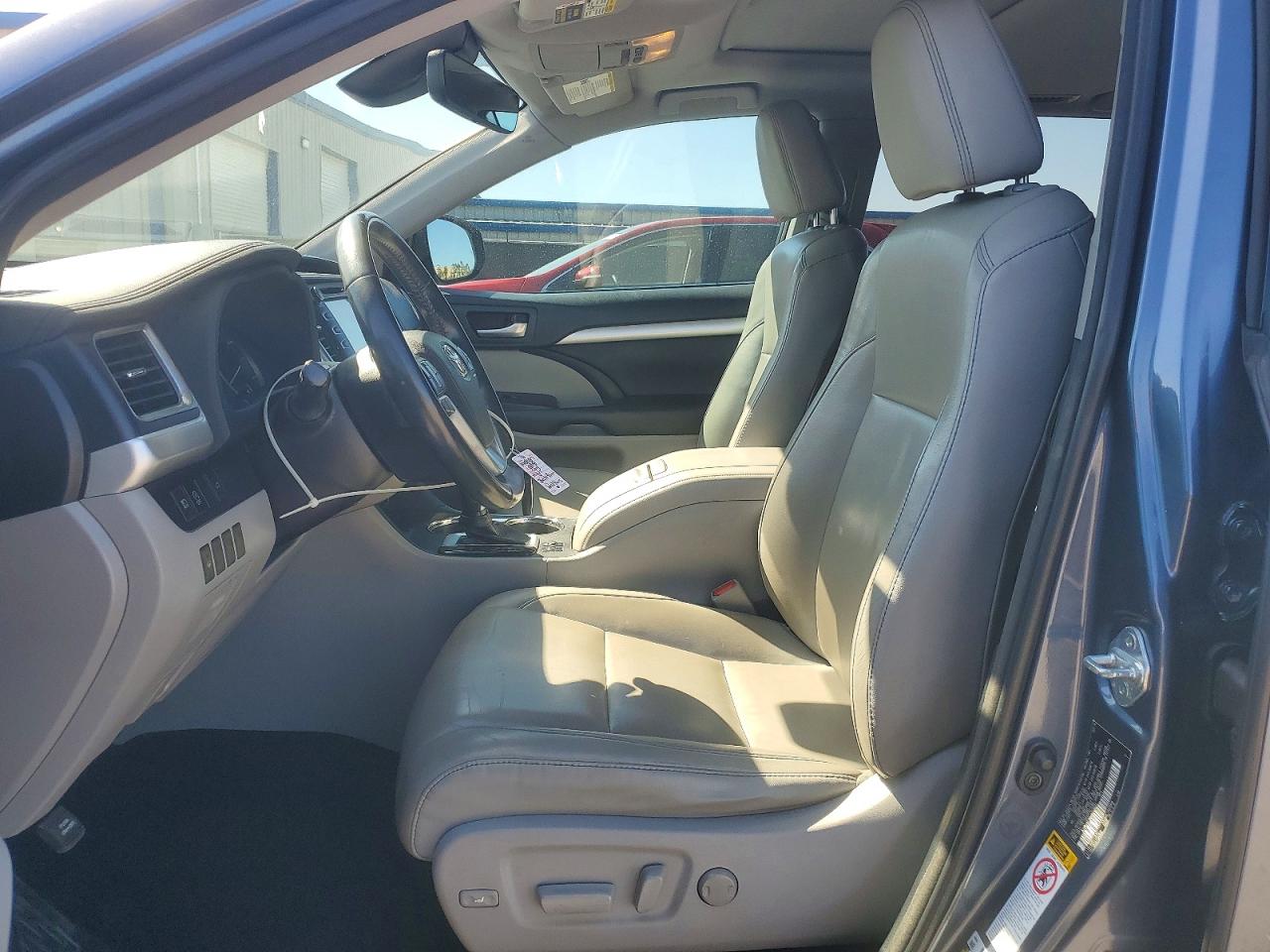 2018 TOYOTA HIGHLANDER XLE photo 13