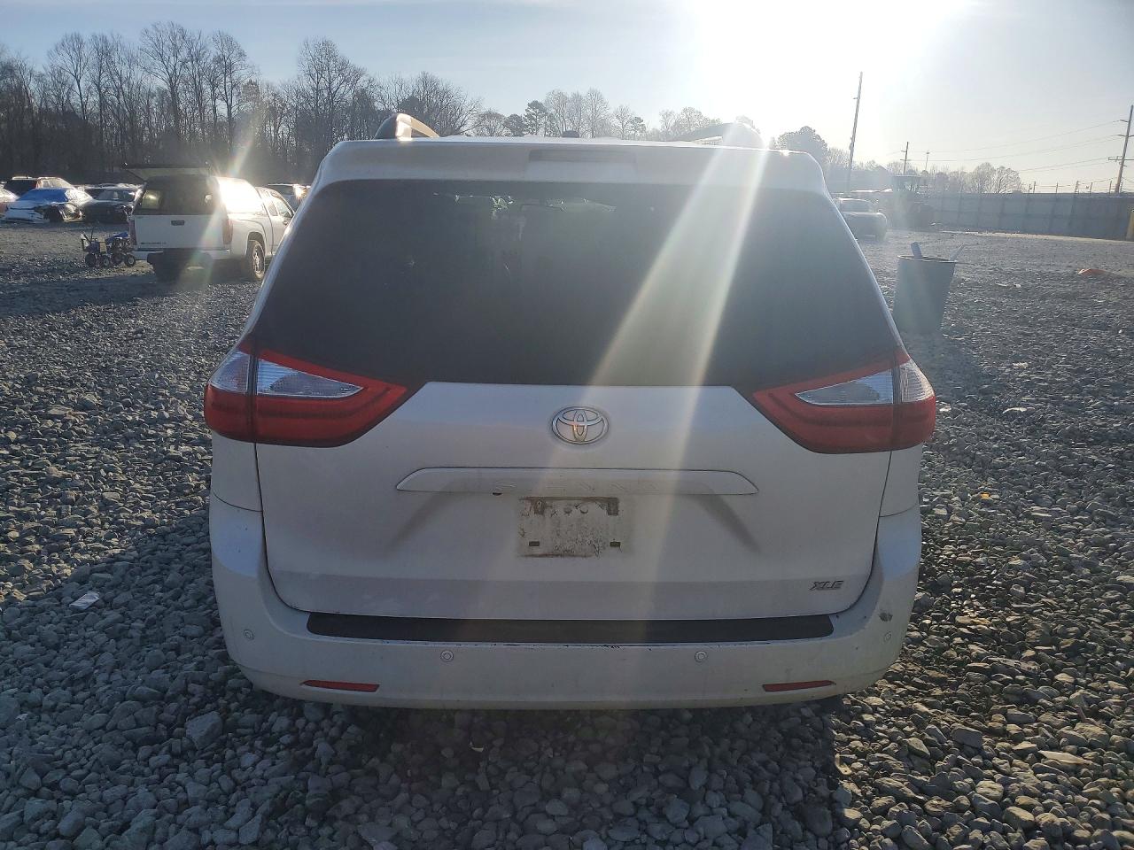 2016 TOYOTA SIENNA XLE 8-PASSENGER photo 11