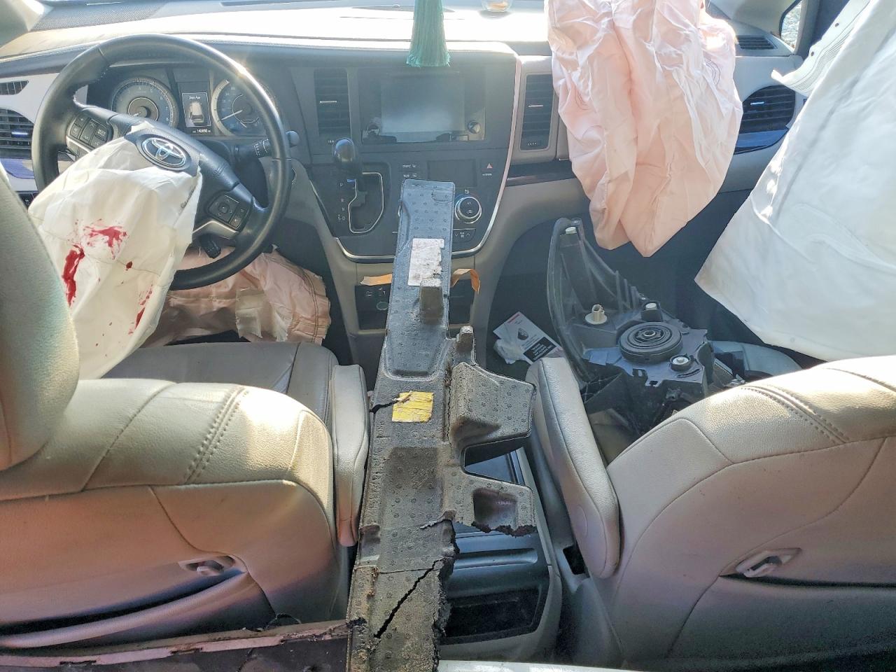 2016 TOYOTA SIENNA XLE 8-PASSENGER photo 15