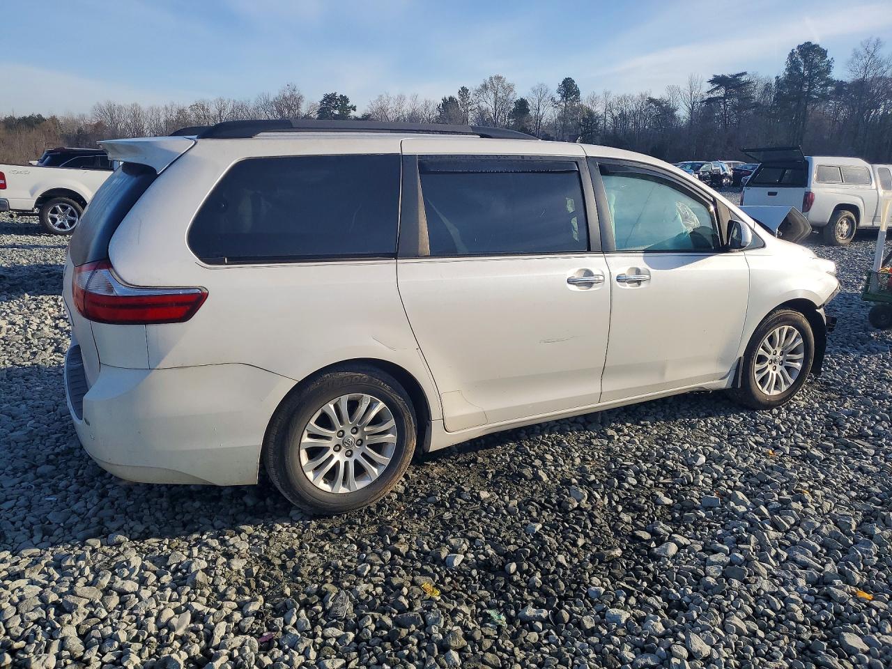 2016 TOYOTA SIENNA XLE 8-PASSENGER photo 5