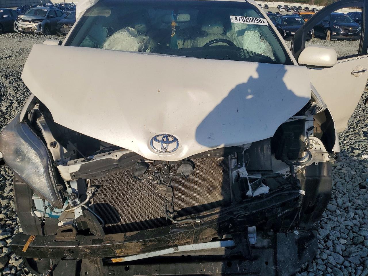 2016 TOYOTA SIENNA XLE 8-PASSENGER photo 23