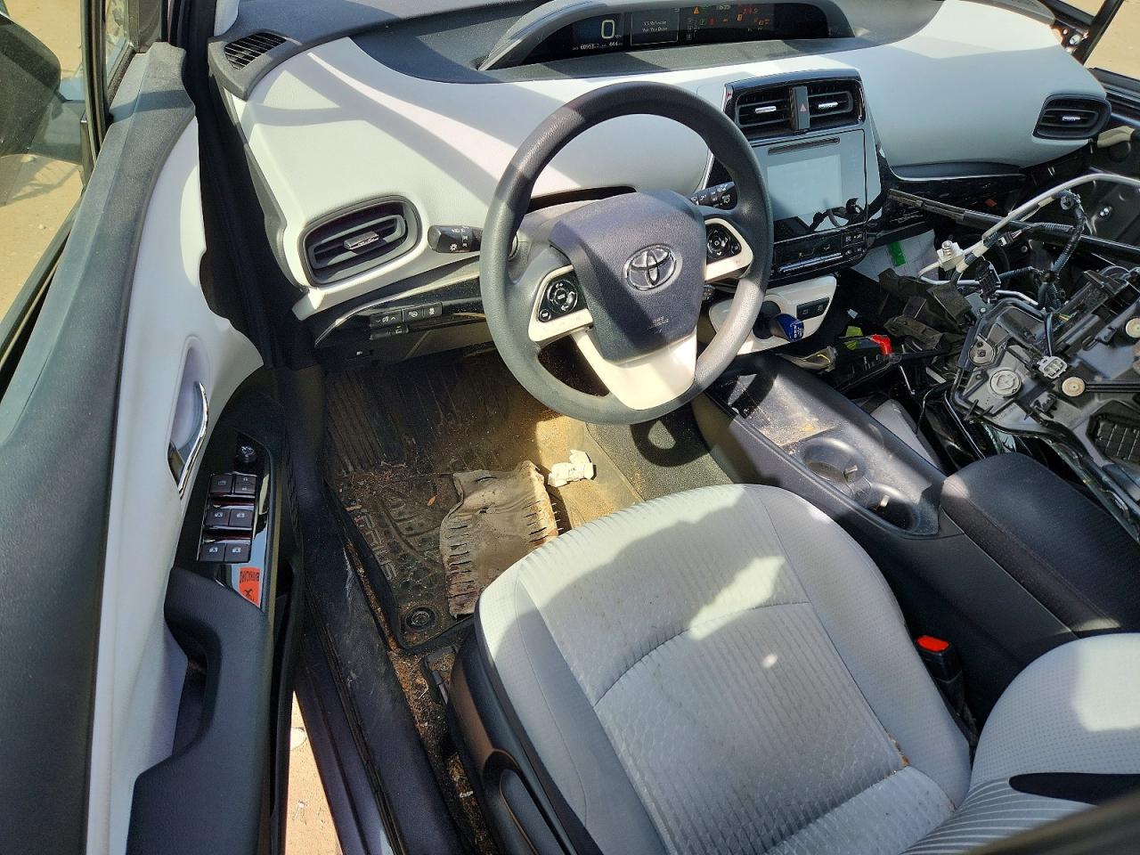 2017 TOYOTA PRIUS TWO photo 15