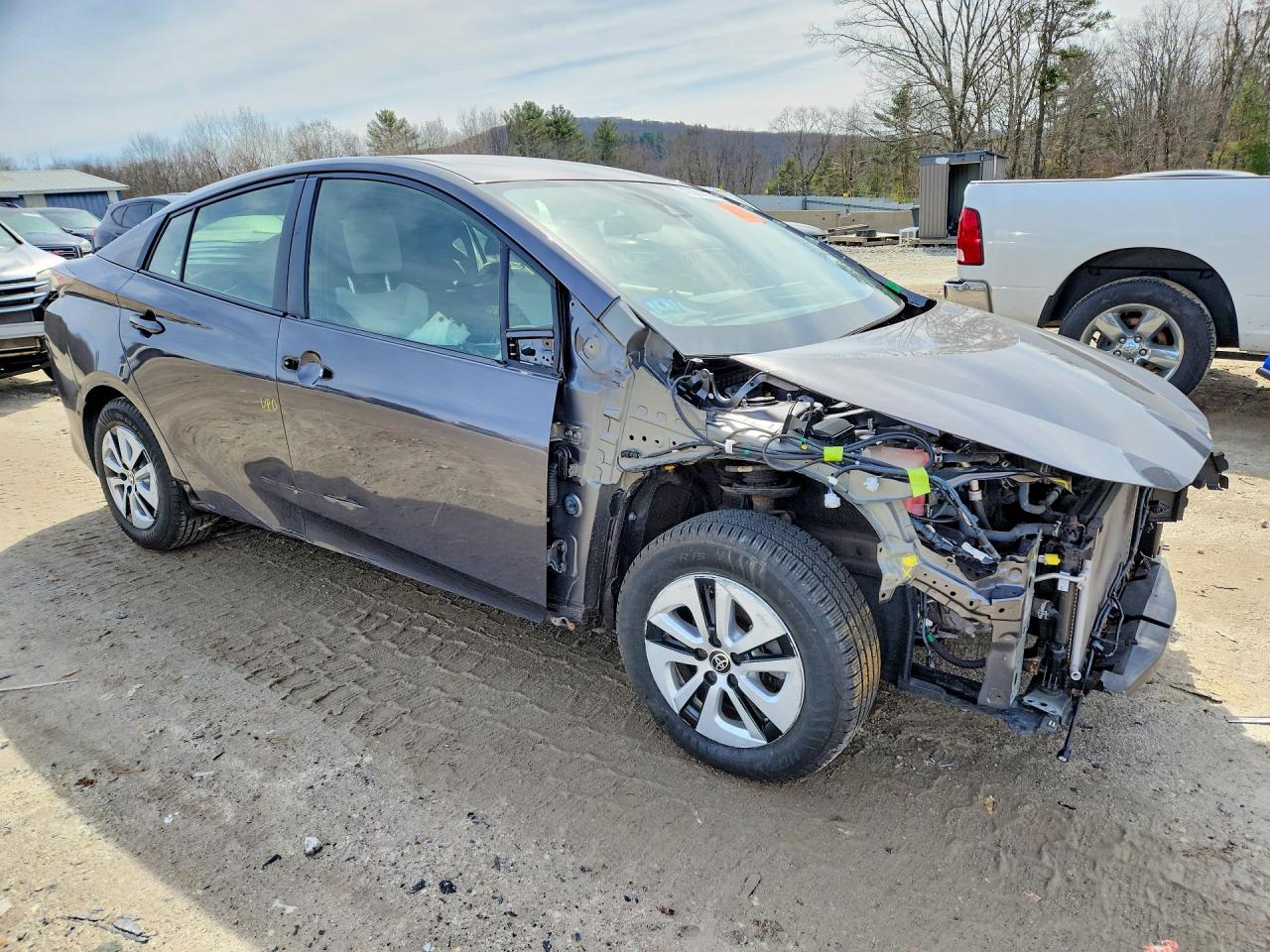 2017 TOYOTA PRIUS TWO photo 7