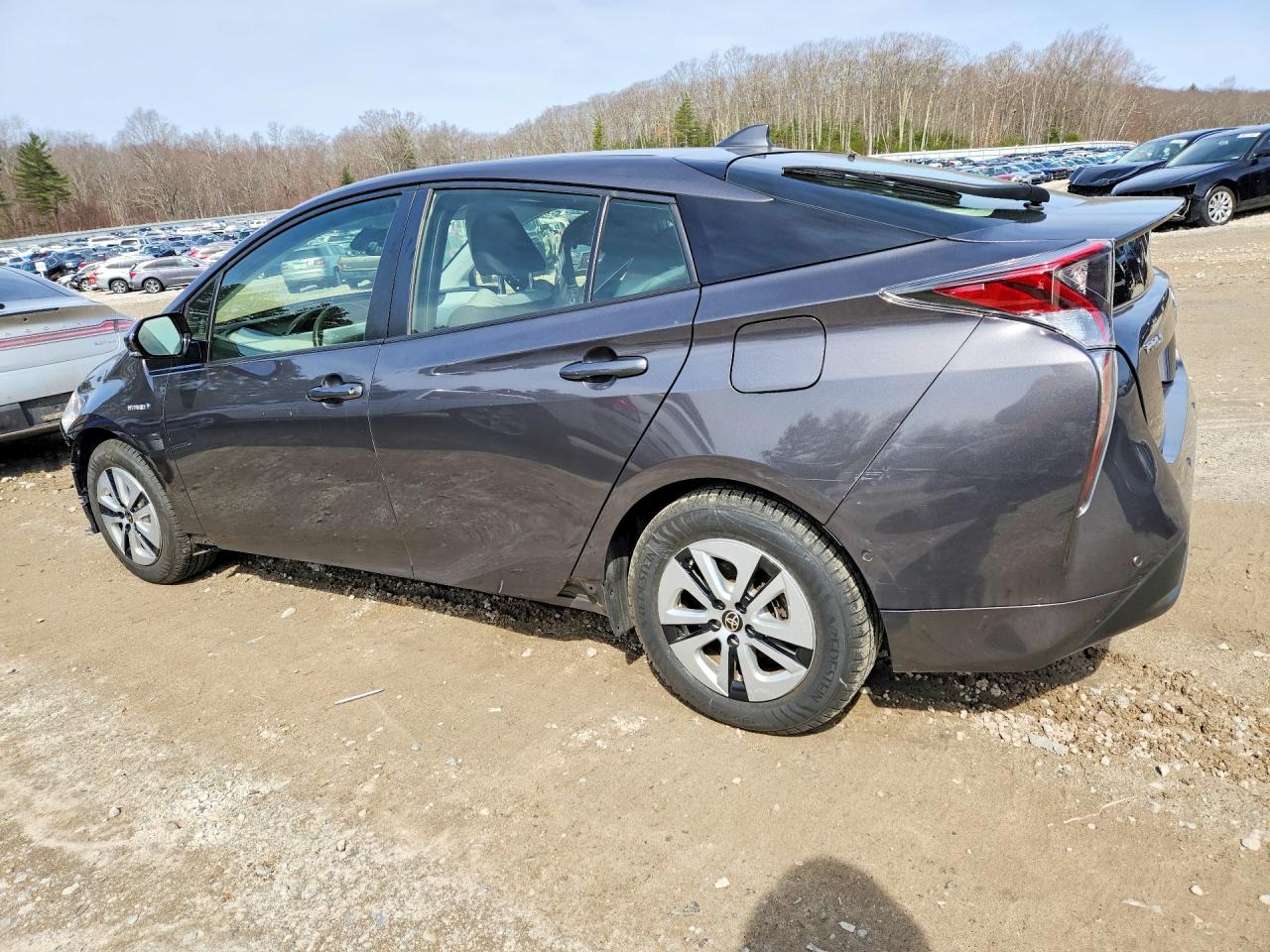 2017 TOYOTA PRIUS TWO photo 3