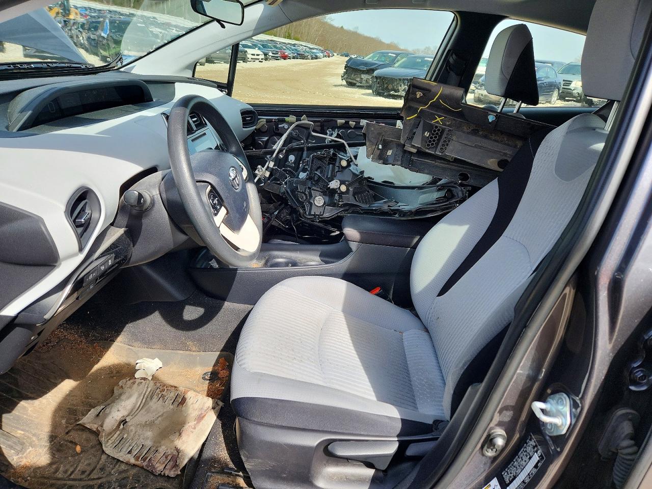 2017 TOYOTA PRIUS TWO photo 13