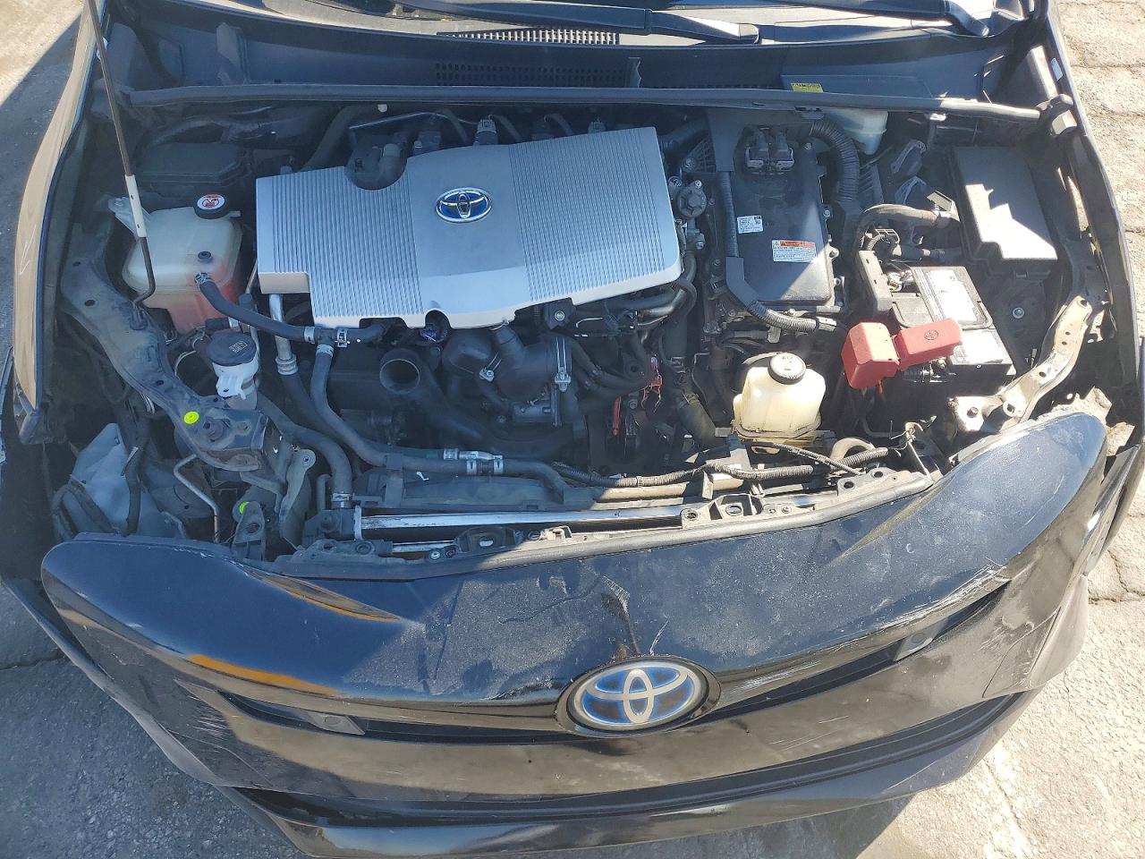 2017 TOYOTA PRIUS TWO photo 11