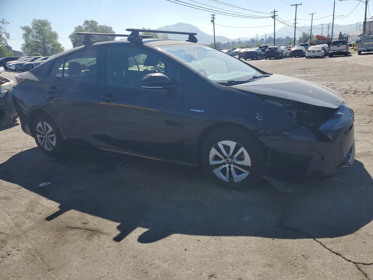 2017 TOYOTA PRIUS TWO photo 4