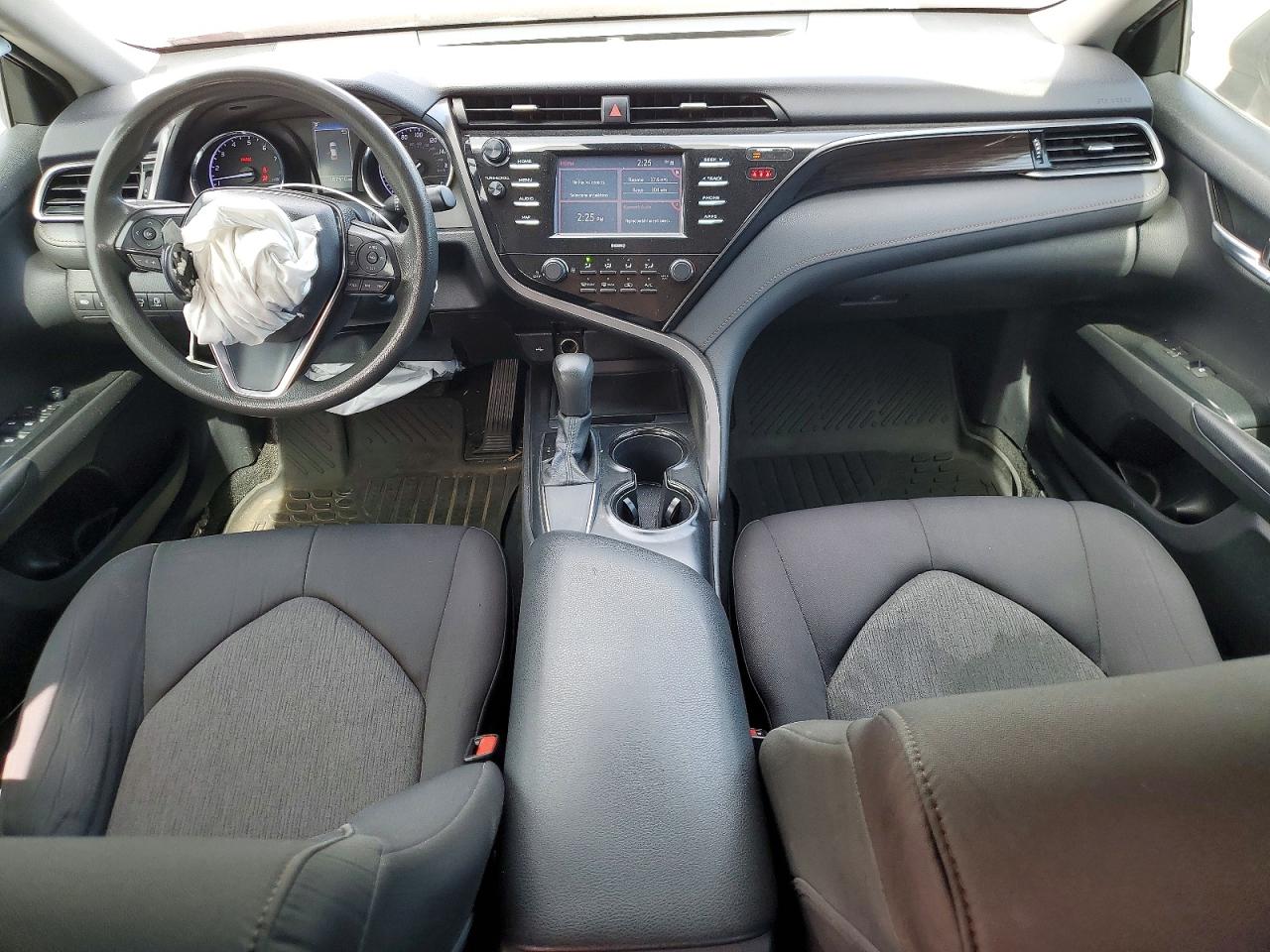 2020 TOYOTA CAMRY LE photo 15