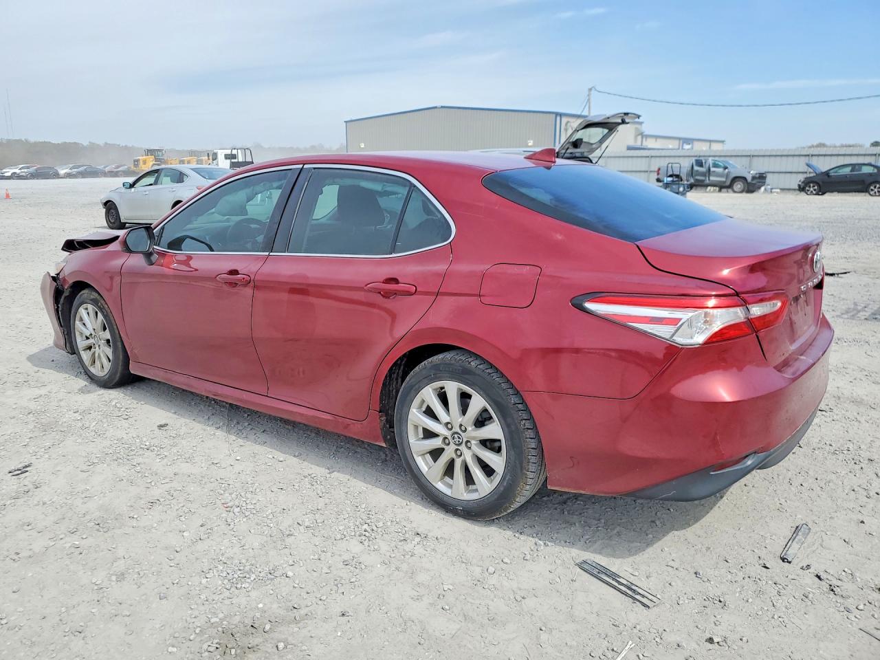 2020 TOYOTA CAMRY LE photo 3