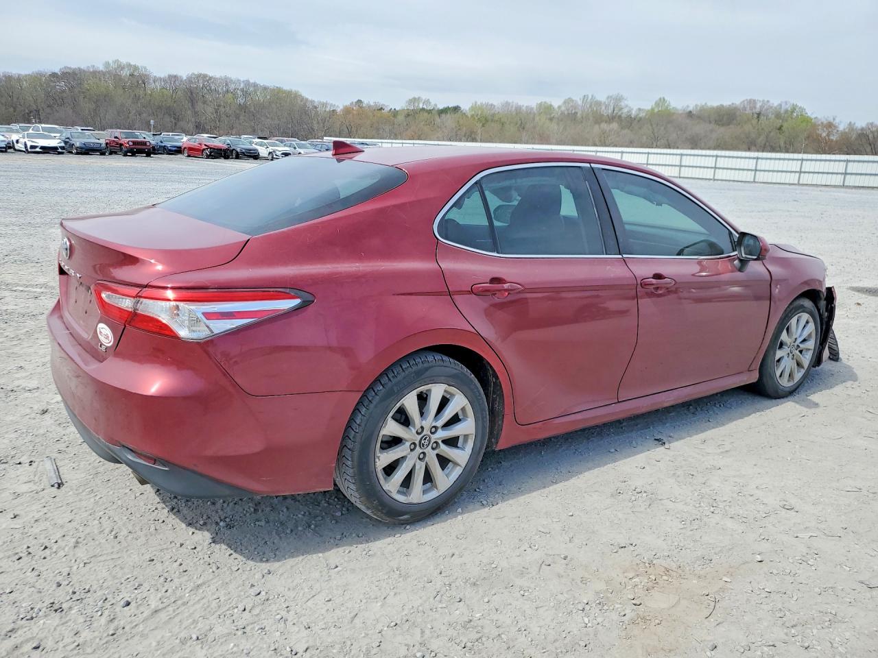 2020 TOYOTA CAMRY LE photo 5