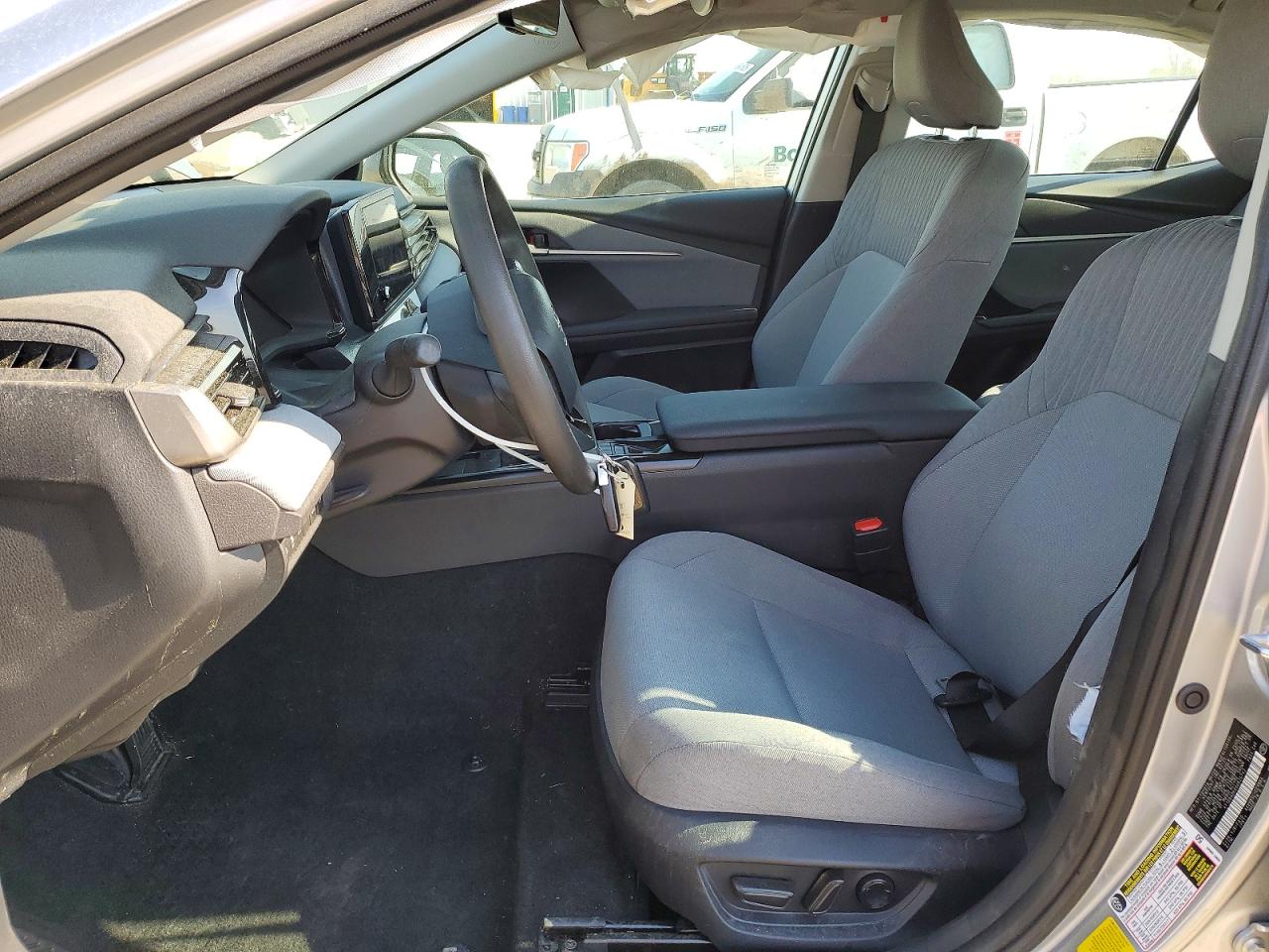 2025 TOYOTA CAMRY LE photo 13