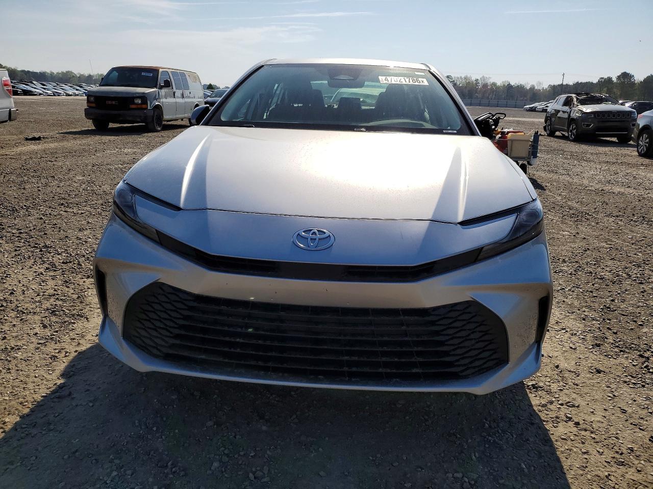 2025 TOYOTA CAMRY LE photo 9
