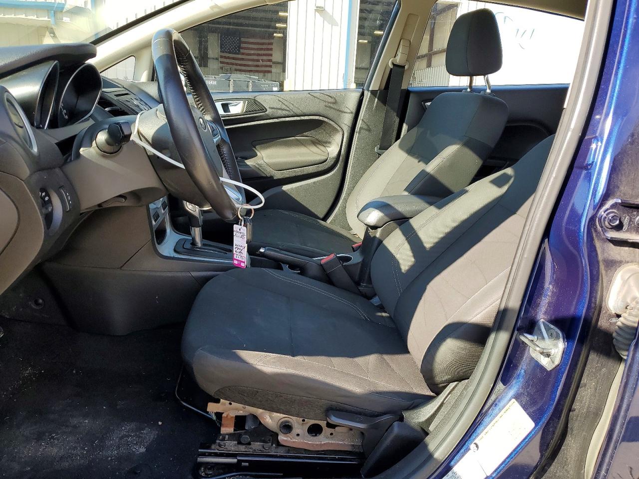 2016 FORD FIESTA SE photo 19