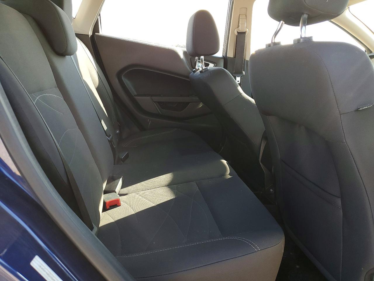 2016 FORD FIESTA SE photo 28