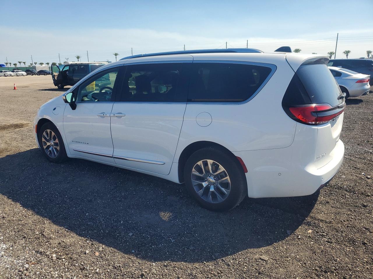 2025 CHRYSLER PACIFICA HYBRID PINNACLE photo 5
