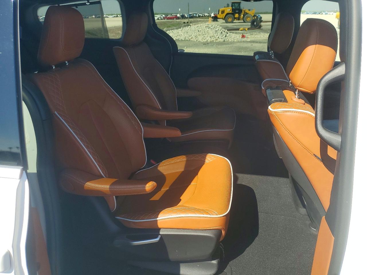 2025 CHRYSLER PACIFICA HYBRID PINNACLE photo 41